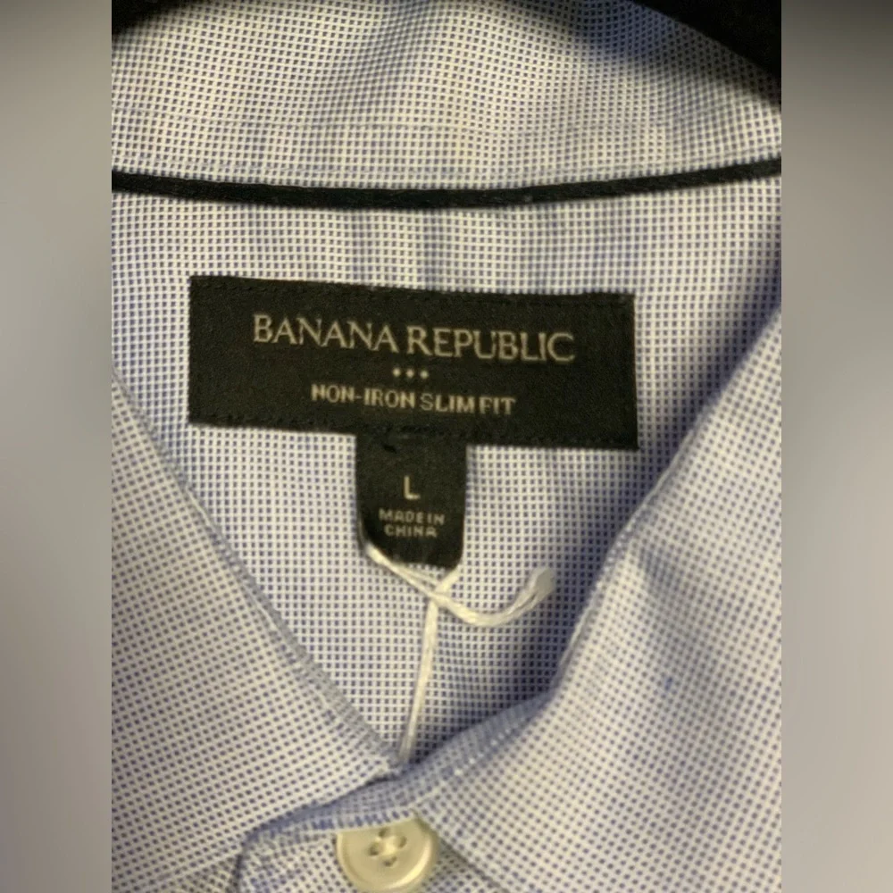 Banana Republic 100% Cotton Men's Light Blue Collared Buttonup Shirt. Size-Large